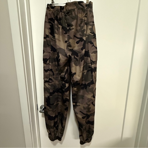 Women’s Camo Print Nylon Cargo Jogger Pants with Pockets - Picture 6 of 7